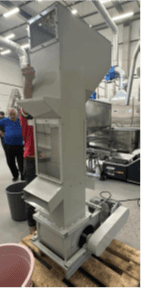 Humidity control system for huzelnuts